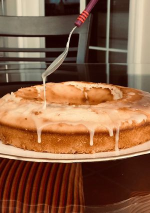 Una foto de Torta de limón glaseada