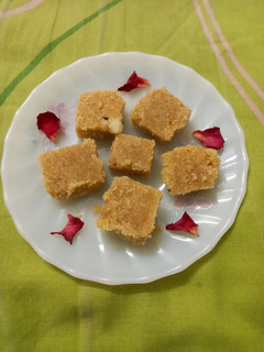 A picture of Besan, sooji ki burfi 🍣 🍛.