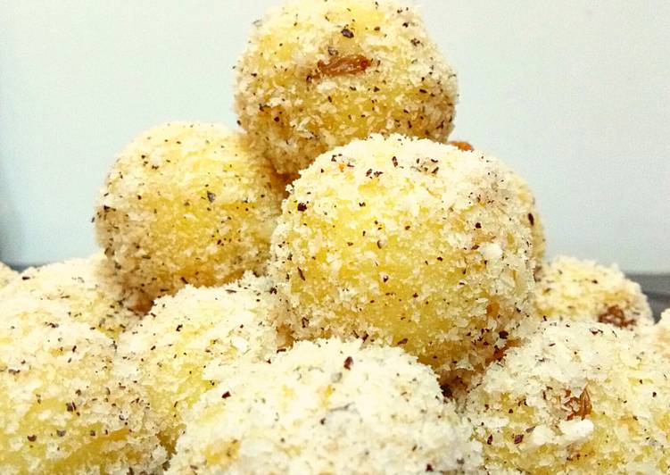 Recipe of Any-night-of-the-week Potato Ladoo | Aloo Ladoo