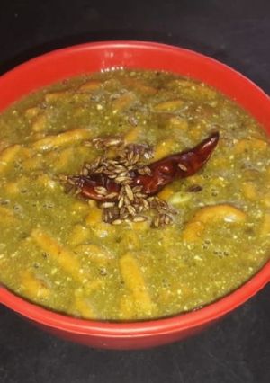 A picture of Palak dahi curry.