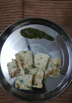 રવા ઢોકળા (Rava Dhokla Recipe In Gujarati) રેસીપી મુખ્ય ફોટો