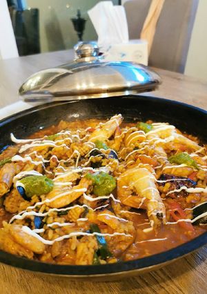 A picture of Seafood Paella.