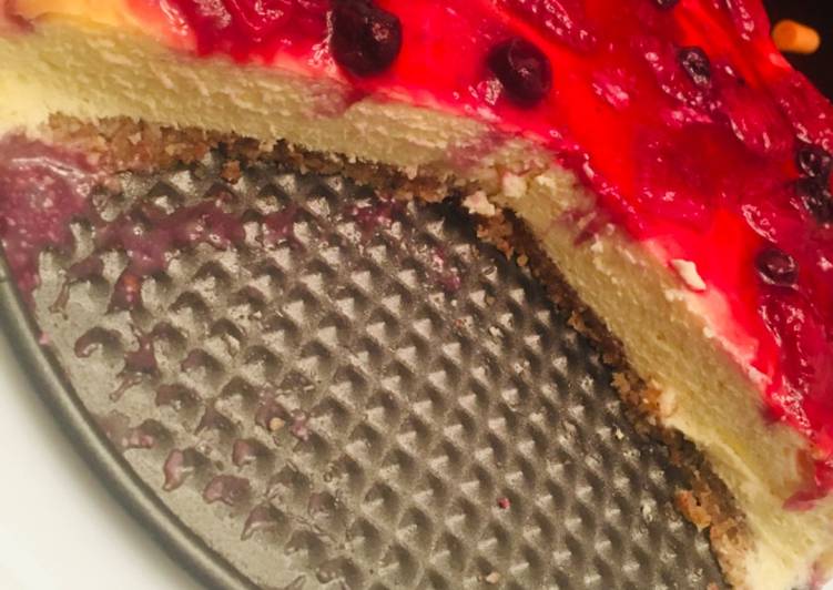 Cheesecake with strawberry topping🍓🍽🍓