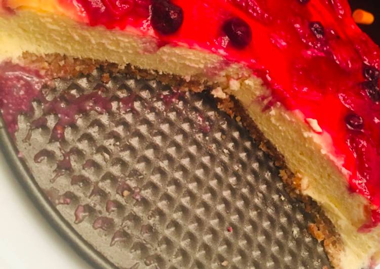 Cheesecake with strawberry topping🍓🍽🍓