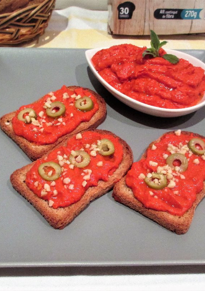 Una foto de Paté de pimientos asados con atún