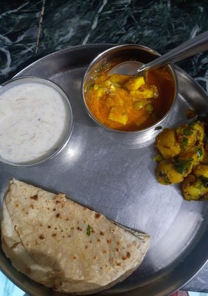 मटर पनीर की सब्जी, आलू चोखा सेवई की खीर, तवे की रोटी रेसिपी मुख्य फोटो