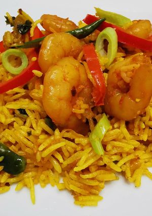 A picture of King prawns & pointed peppers biryani.