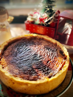 Una foto de Homemade pumpkin pie —tarta de calabaza casera—