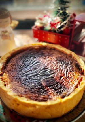 Una foto de Homemade pumpkin pie —tarta de calabaza casera—