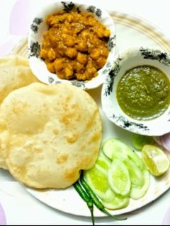 छोले भटूरे (chole bhature recipe in Hindi) रेसिपी मुख्य फोटो