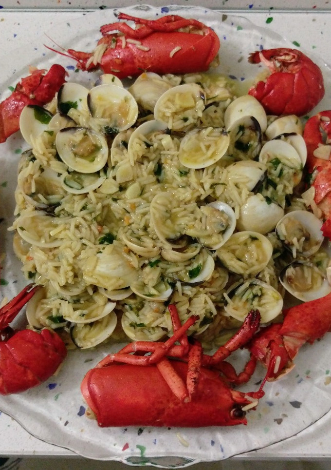 Una foto de Arroz con bogavante y almejas