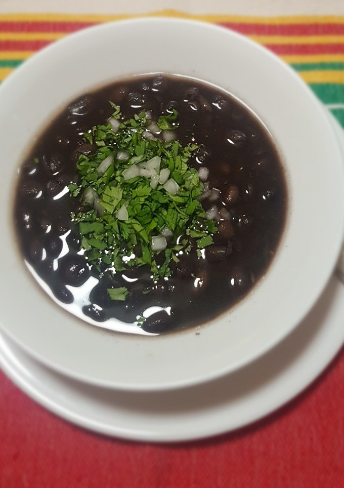 Una foto de Frijoles negros de la olla (express) de la abuela