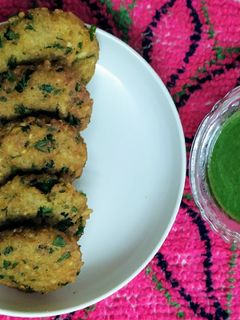 पालक पोहा कटलेट (Palak poha cutlet recipe in Hindi) रेसिपी मुख्य फोटो