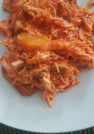 Una foto de Ropa vieja de pollo con sofrito de tomate