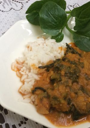 A picture of Basalesoppu (Climbing spinach) huli/curry.