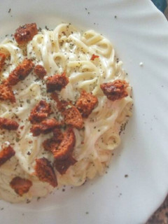 Una foto de Spaguetti con queso y picatostes