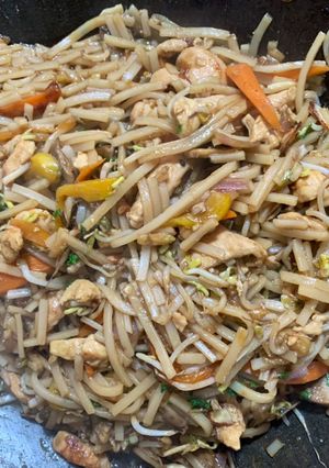 Una foto de Pasta de arroz al wok