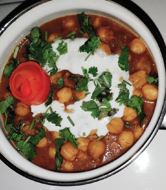 A picture of Shahi chole.