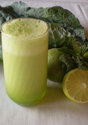 Foto de Suco detox de couve com limão 🍋🥬