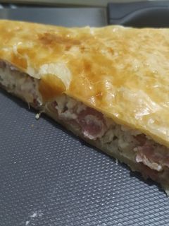 Una foto de Empanada de pizza carbonara 🍕🥓🍄🧅