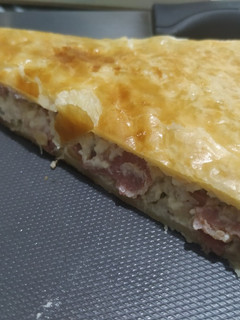 Una foto de Empanada de pizza carbonara 🍕🥓🍄🧅