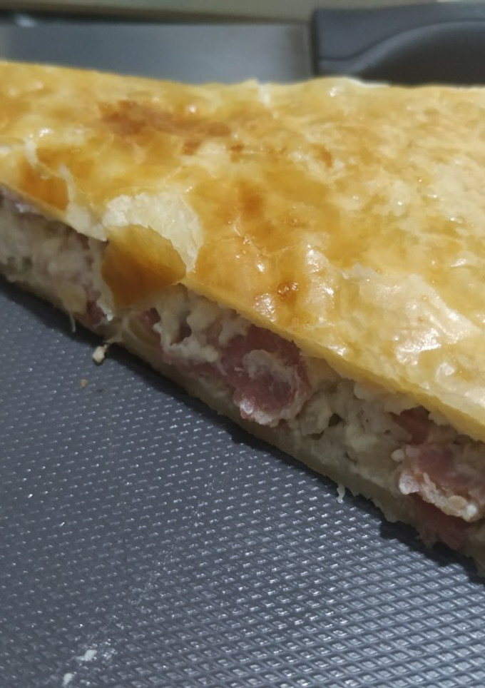 Una foto de Empanada de pizza carbonara 🍕🥓🍄🧅