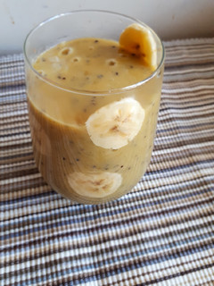 A picture of Chia Kiwi banana smoothie.