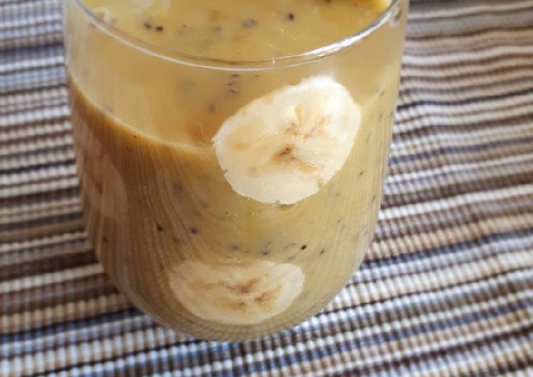 Recipe of Super Quick Homemade Chia Kiwi banana smoothie