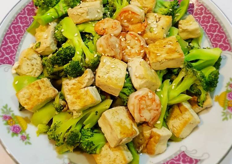 Stir fry sesame brocolli tofu