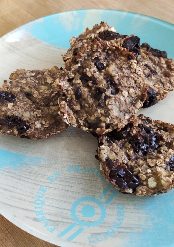Una foto de Galletas de platano, chocolate y avena