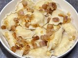 Вареники з картоплею та шкварками
