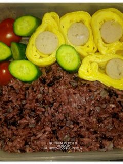 A picture of Rolled Omelet with Sausage.