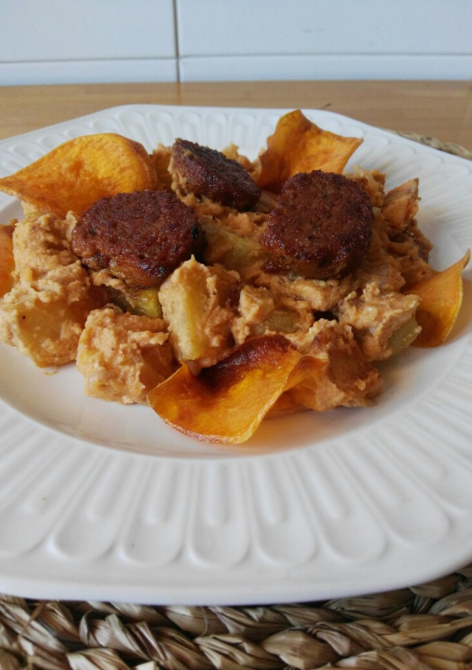 Una foto de Patatas con salsa de garbanzos