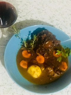 Una foto de Rabo de toro _ Vaca al vino tinto y a mi gusto