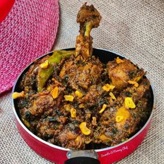 A picture of Palak chicken masala.