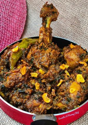 A picture of Palak chicken masala.