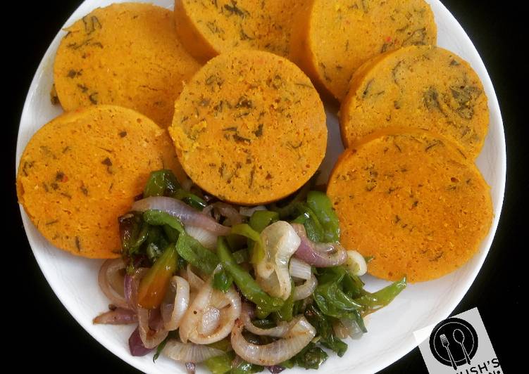 Moimoi with spinach leaves