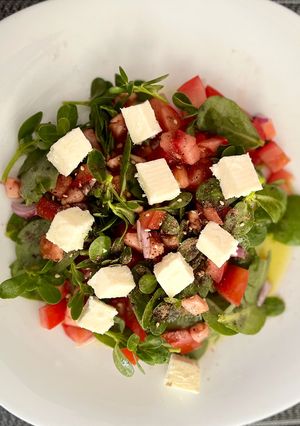 Una foto de Ensalada Meteoro con queso panela