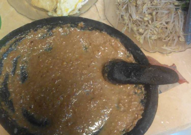 Cara Gampang Menyiapkan Rujak sayur petis yang Lezat