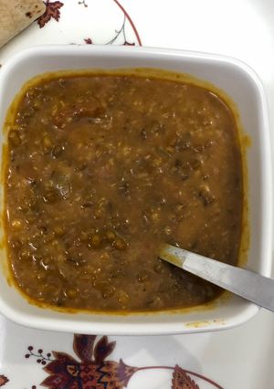 A picture of Hari Moong / green moong.