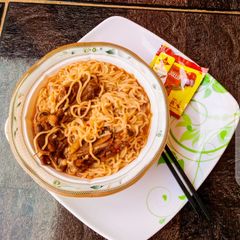 A picture of Noodles.