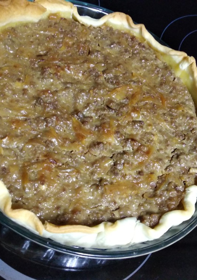 Una foto de Quiche de carne, queso de cabra y cebolla caramelizada