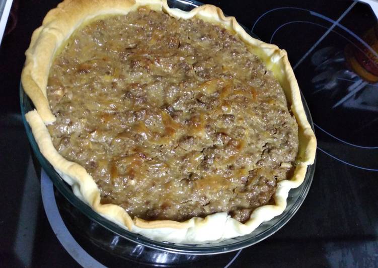 Quiche de carne, queso de cabra y cebolla caramelizada