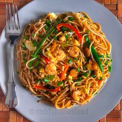 A picture of Spicy Chilli Garlic Prawn Noodles.