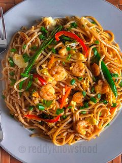 A picture of Spicy Chilli Garlic Prawn Noodles.