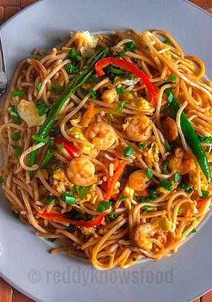 A picture of Spicy Chilli Garlic Prawn Noodles.