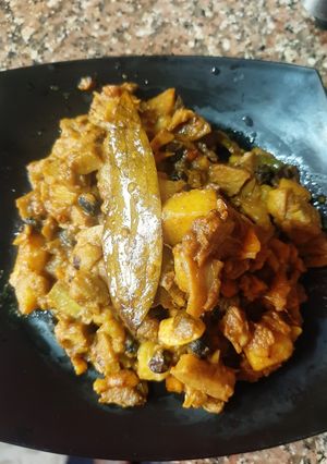 A picture of Raw Jackfruit Curry with potato.