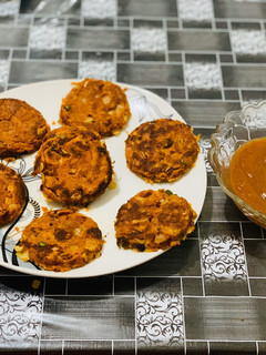 A picture of Aaloo tikki.