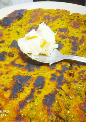 A picture of Green coriander makki roti.