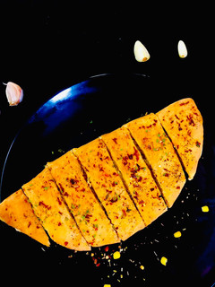 A picture of #HCC#post_3#Dish_Name_Cheesy_Garlic_Bread.